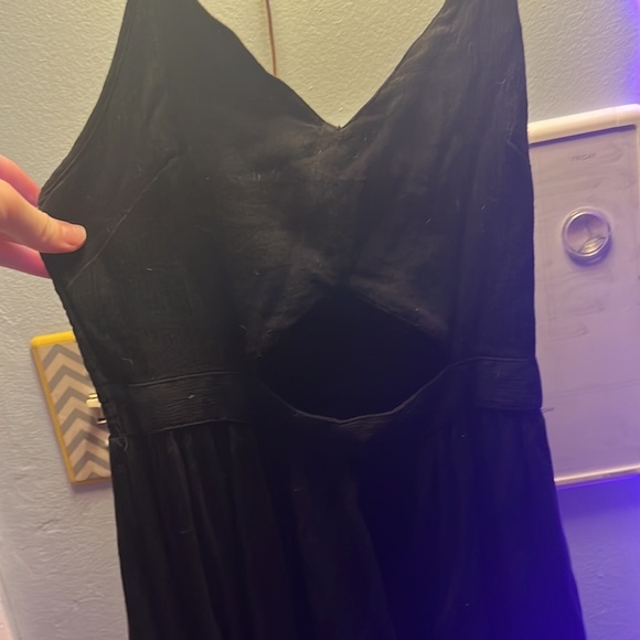 Long dress. - Picture 2 of 3